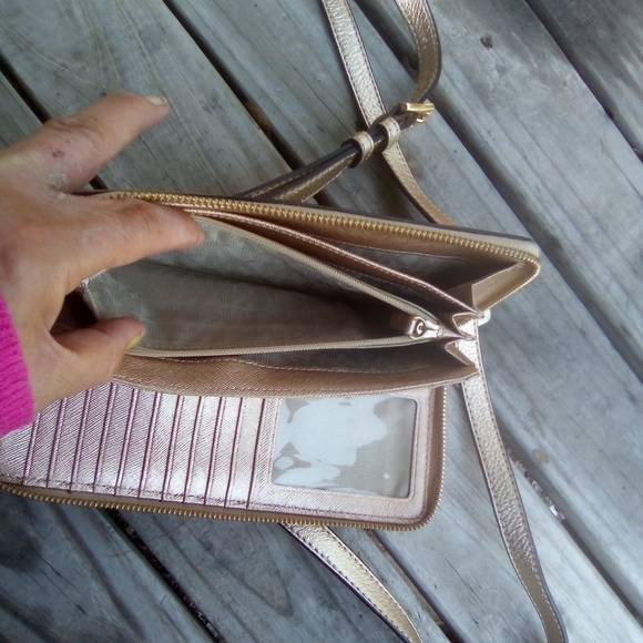 Michael Kors Metallic Rose Gold Cross Body Zip Around Wallet Purse - Picture 7 of 14